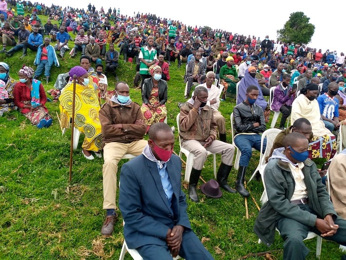 Abaturage bari bateze amatwi ubuhamya bw