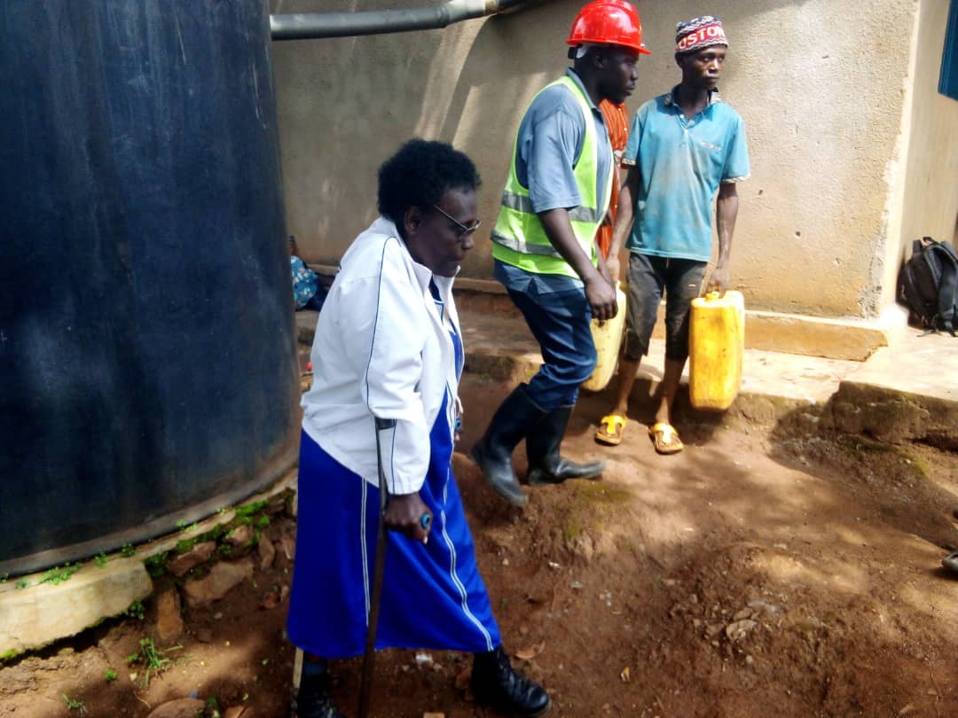 Mujawayezu yashimiye abamusaniye inzu yari yarangiritse ku ruhande rwo hepfo y