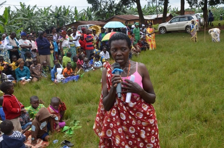 Mukagahonga ngo yari umukene ariko ubu ubuzima bwarahindutse kubera inka yorojwe.