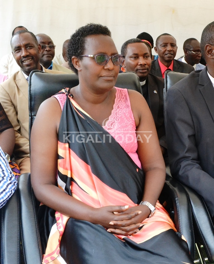 Mukagatana avuga ko atemeranya n'abayobozi batinya itangazamakuru.
