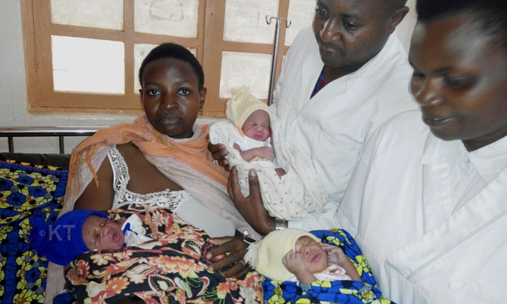 Mukamufasha Jacqueline udafite amikoro amaze kwibaruka abana batatu