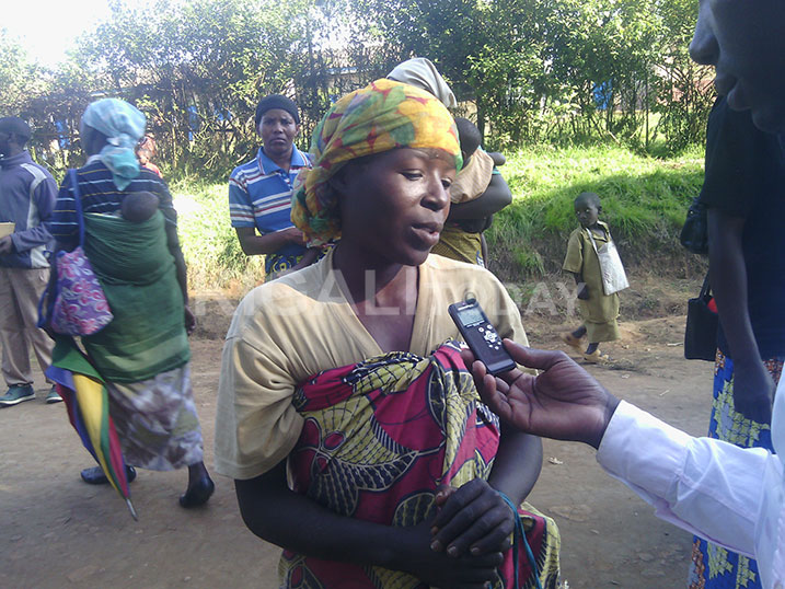 Mukamuhizi avuga ko abana bagira imirire mibi kubera ubukene bw'ababyeyi. 
