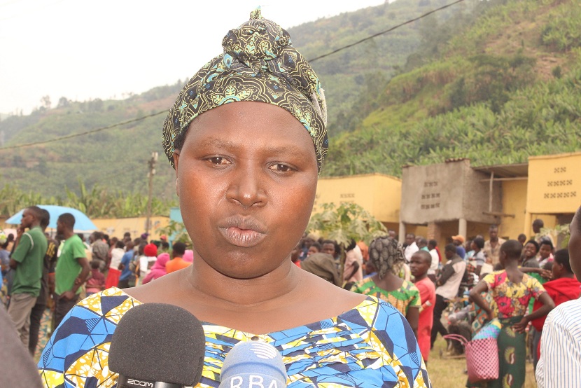 Mukamurigo Donatille umwe mu baturage bishimiye igikorwa cyo gusobanurirwa amategeko