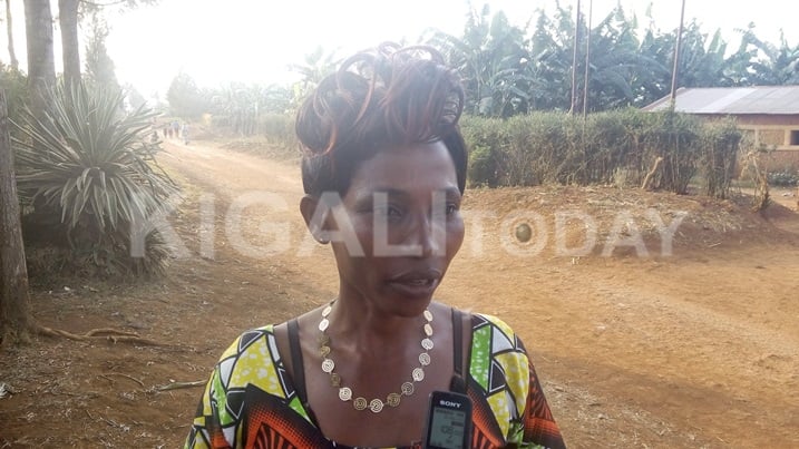 Mukanzabarushimana avuga ko abagore basigaye bajya gukoresha imisatsi mu mazu yagenewe gutunganya imisatsi kandi kera barashyiragamo imbyiro z'amasafuriya bakanifashisha urujyo mu kuyibabura.