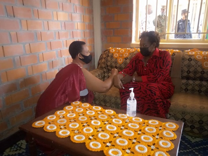 Mukaremera ashimira umuyobozi wungirije ushinzwe imibereho myiza mu Karere ka Nyarugenge