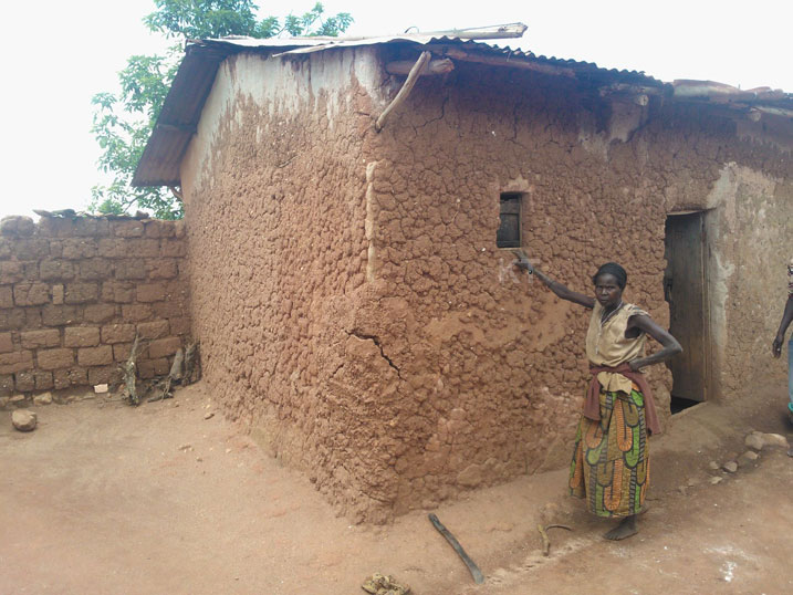 Mukarugina Valerie ngo yabuze isakaro ngo yubake inzu nziza kuko ngo uwarimuha yagurisha akamasa kakamufasha kubaka.