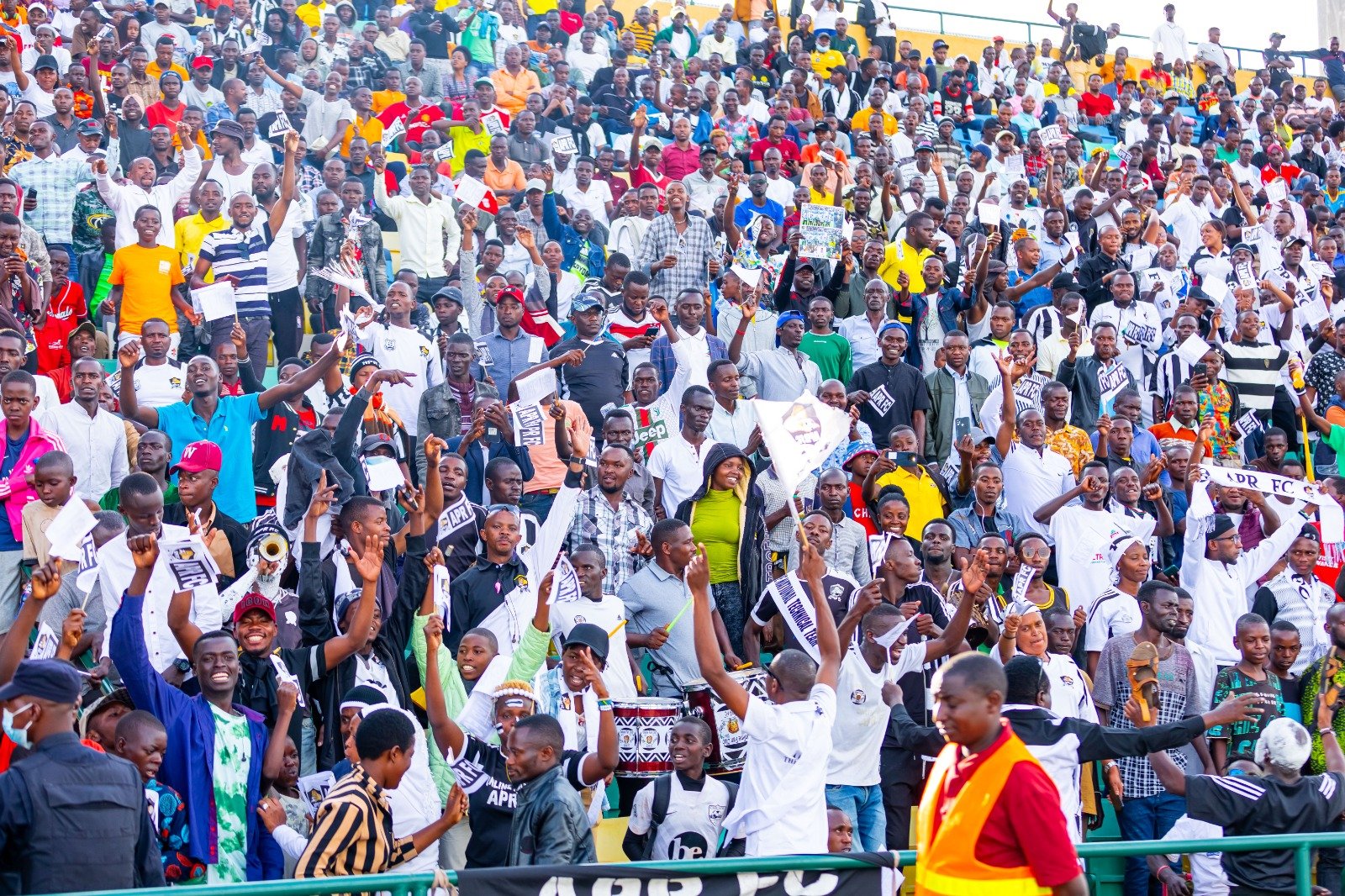 Abafana ba APR FC bari kuri stade Mpuzamahanga ya Huye batahanye ibyishimo