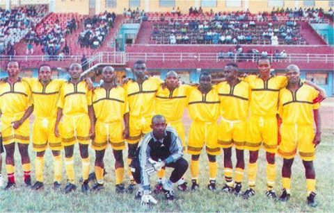 Mukura ahagana mu mwaka wa 2000,De G -d: Meme Tchite, Claude Gaza, Niyitunga Richard, Kalulika Dieudonne, Ndayiragije Michel, Muvunyi Fils Ndefi, Pagari, Nshimiyimana Canisius, Hamissi, Kidumu, Ishimwe Claude (RIP)