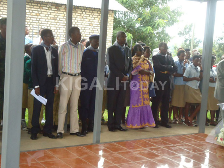 Mu kwibuka urubyiruko rwazize Jenoside, hunamiwe abapasitori bashyinguye i Gitwe.