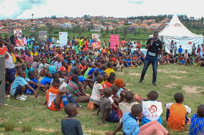 Mulisa avuga ko abifuza kubeshwaho na ruhago bagomba kugendere kure SIDA 