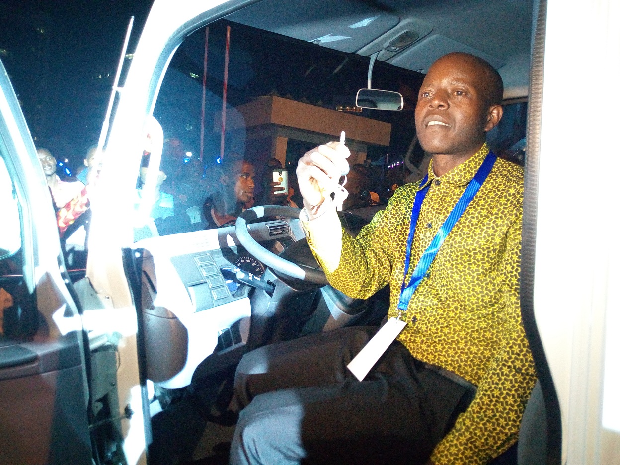 Munyakayanza Donasiyani yatomboye imodoka ya FUSO