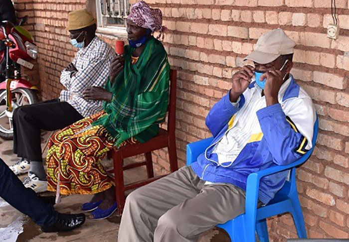 Munyandinda i (buryo) avuga ko yari yamenye ko azicwa nawe agatorokana imbunda yaje gushyikiriza inkotanyi nyuma