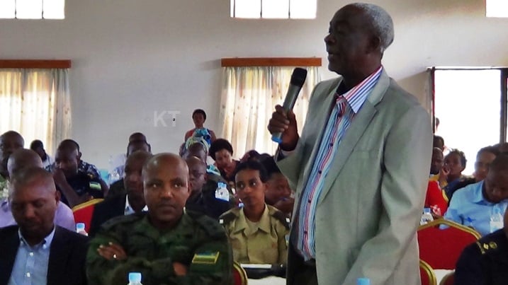 Mupagasi avuga ko kunyereza imisoro biterwa n'abacuruzi banini baba baranyereje imisoro bagategeka abatoya kwemera inyemezabuguzi z'amafaranga make.