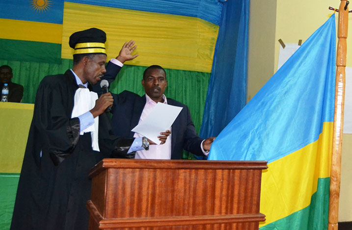 Murenzi Jean Baptiste yarahiriye guhagararira urugaga rw'abikorera mu nama njyanama y'Akarere ka Rwamagana.