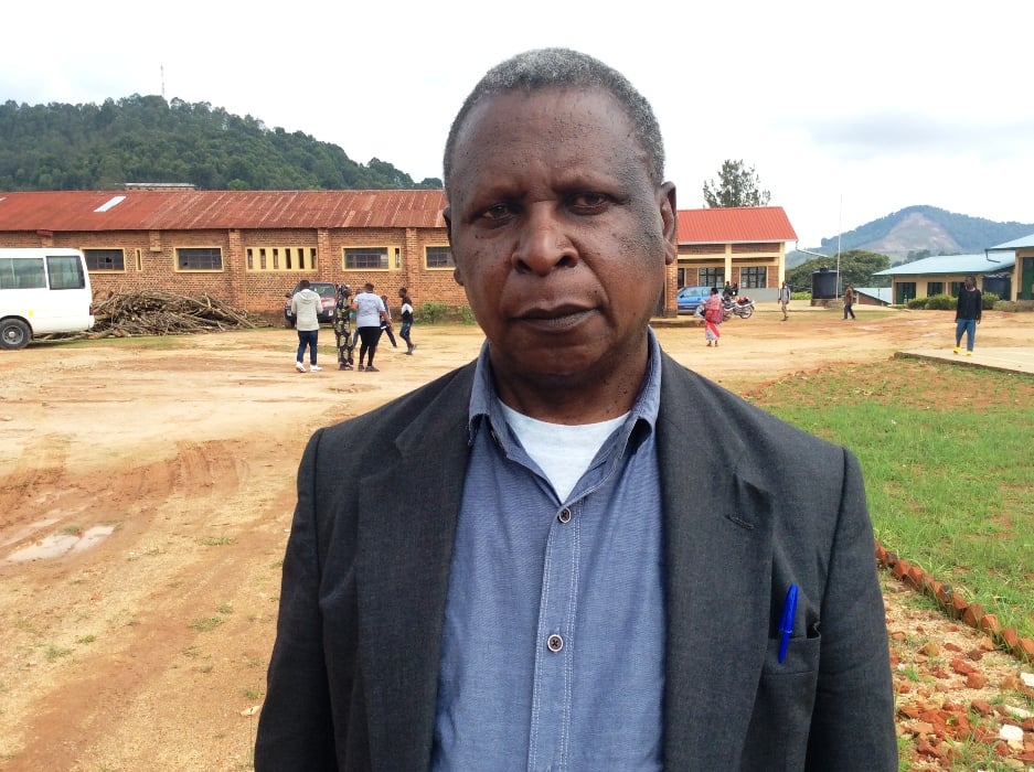 Murereramfura avuga ko yababazwaga no kuba ashaje yitwa ingaragu kandi afite umugore n'abana