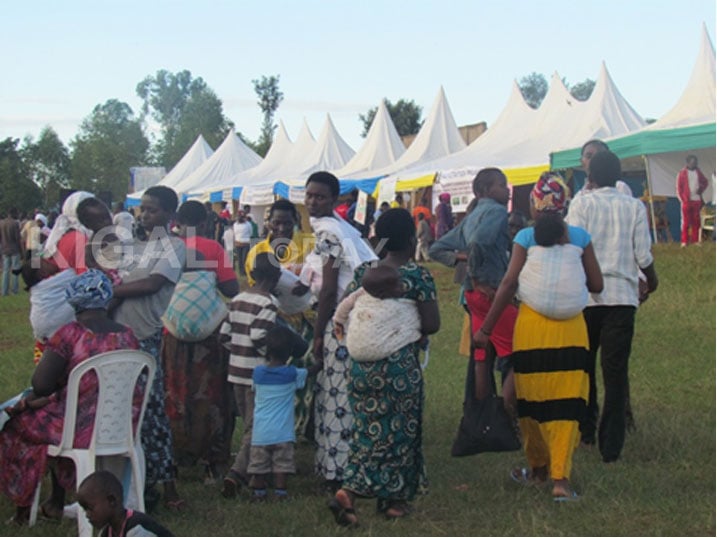 Muri iri murikabikorwa ababyeyi bahawe serivisi yo gukingiza.