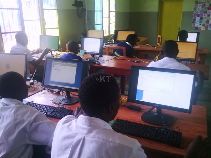 Muri iryo somero hari mudasobwa 36 ariko bifuza ko bahabwa na interneti ikabafasha kurushaho kwiyungura ubumenyi.