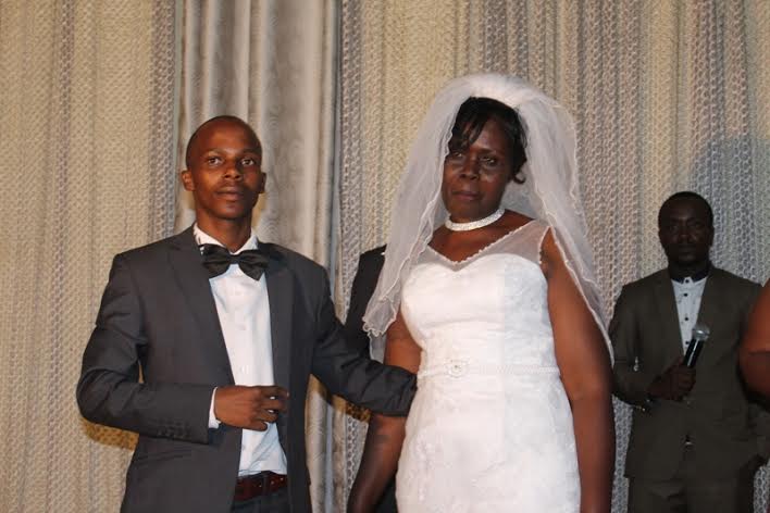 Muri Kamena 2016 Bishop Niyomutakirwa wari ufite imyaka 26 yarongoye umugore wamurushaga imyaka 28 (yari afite imyaka 54) basezeranira mu rusengero rwo ku Musozi w'ibyiringiro ruherereye ku Kimisagara mu Mujyi wa Kigali