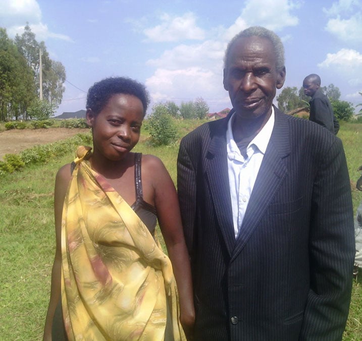 Murihano avuga ko abana be batangiye kumwanga akimara gushakana na Nyirasafari bari kumwe ku ifoto.