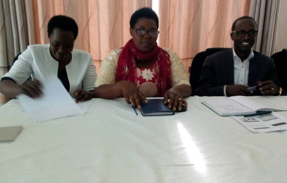 Guverineri Munyantwari yagiriye inama Meya mushya yo gukora nk'ikipe kugira ngo bashobore kwesa imihigo