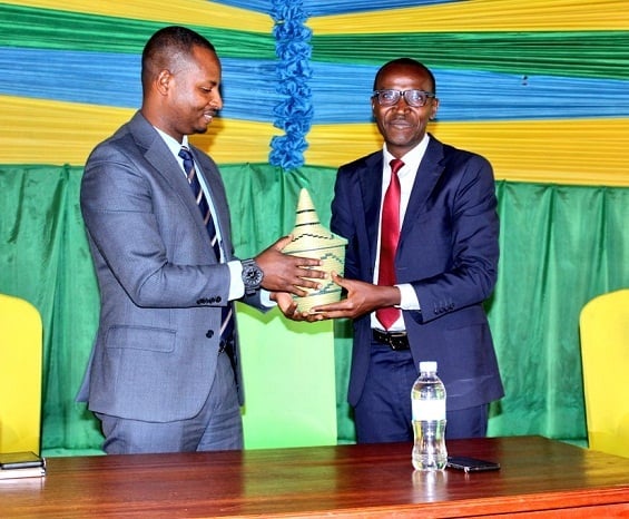 Ramuli Janvier (iburyo) na Mugenzi we umusimbuye, Bizimana Hamiss 