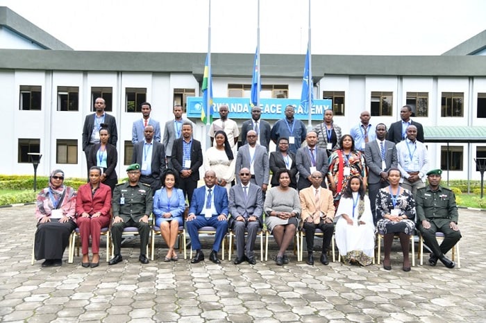 batangiye amahugurwa ku kurengera abaturage mu ntambara