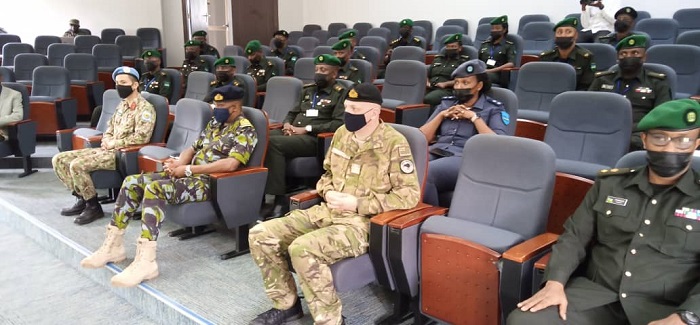 Aba ba Ofisiye bazigishwa n'abarimu baturutse mu bihugu bitandukanye