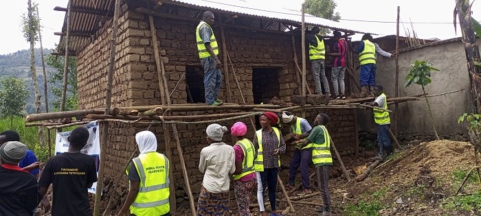 Uretse kurwanya ibyaha, bubakira n'abatishoboye