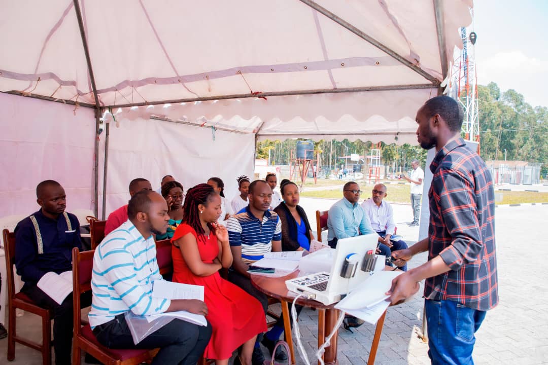 Babanje gusobanurirwa uko izo mashini zikora