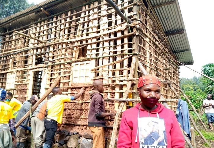 Nyiraguhirwa Florida yari atewe ibyishimo no kubakirwa inzu azajya abamo atanyagirwa