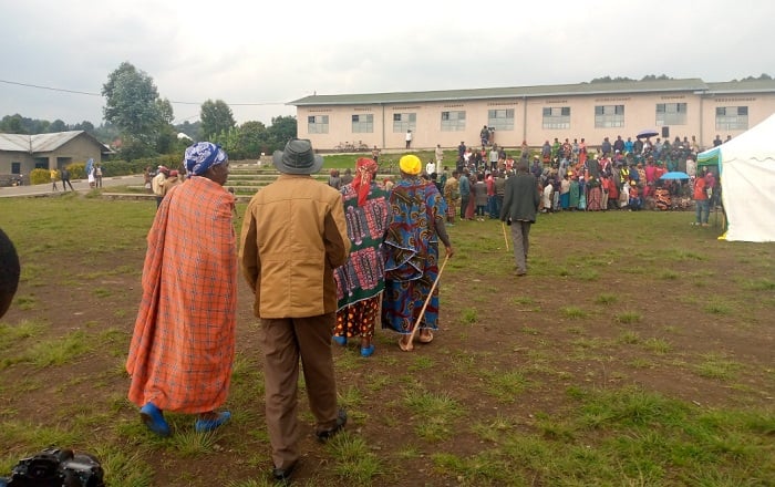 Basaba ubuyobozi kubakurikiranira ikibazo bagasubizwa amafaranga yabo