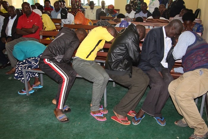 Abicaye imbere (bubitse imitwe) uko ari batandatu ni bo bakurikiranywe n'ubutabera 