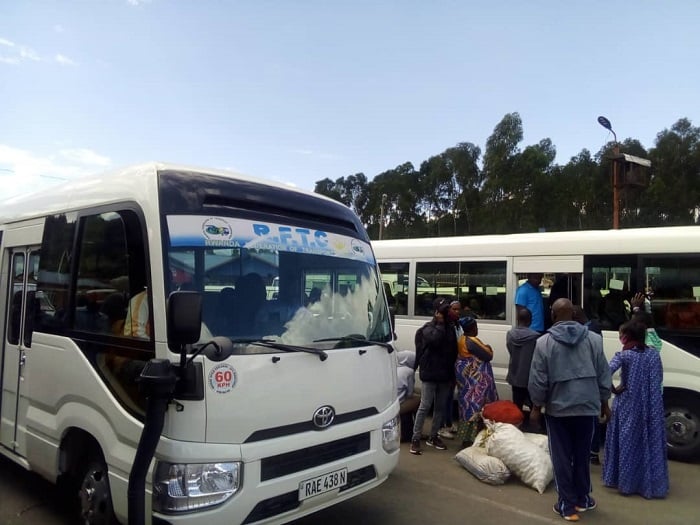 Imodoka nshya za Coaster, zatangiye gutwara abantu muri iyi mihanda yombi, zigiye kuborohereza mu ngendo bakora