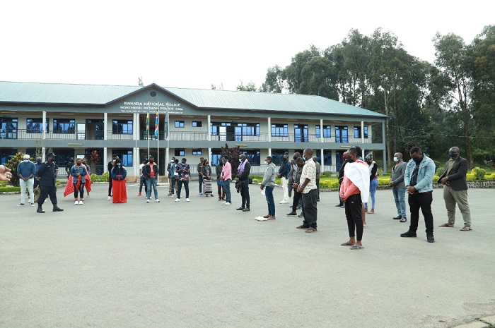 Abantu 33 bafatiwe muri Hoteli na Resitora barenze ku mabwiriza yo kwirinda Covid-19