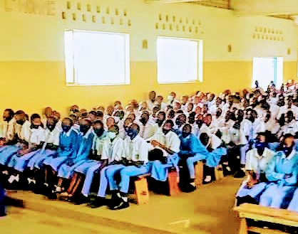 Abanyeshuri biga muri Ecole des Sciences de Musanze bahawe ikiganiro