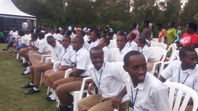 Abanyeshuri bo mu mashuri yisumbuye na bo bari bitabiriye kwizihiza uyu munsi