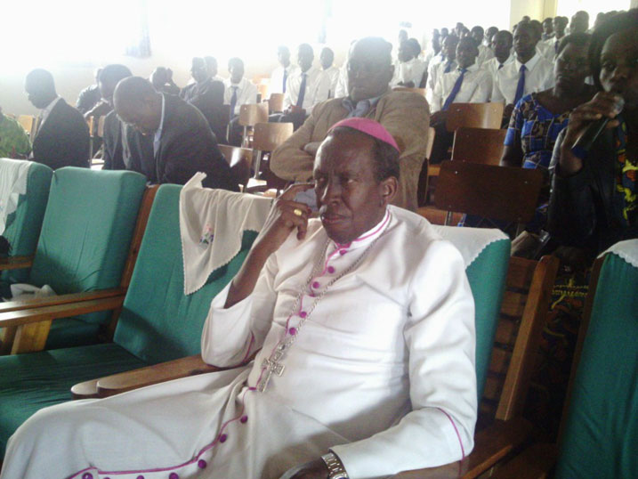 Musenyeri Smaragde Mbonyintege asaba abagore kwitabira kwiga mu ishami rya Filozofiya rigiye kuzatangizwa mu mwaka utaha muri kaminuza gaturika ya Kabgayi.