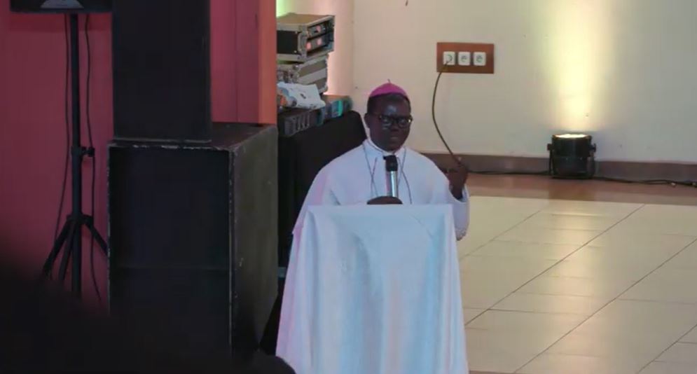 Musenyeri Hakizimana Célestin ashima Imana kuko abarokotse ari yo yabarokoye