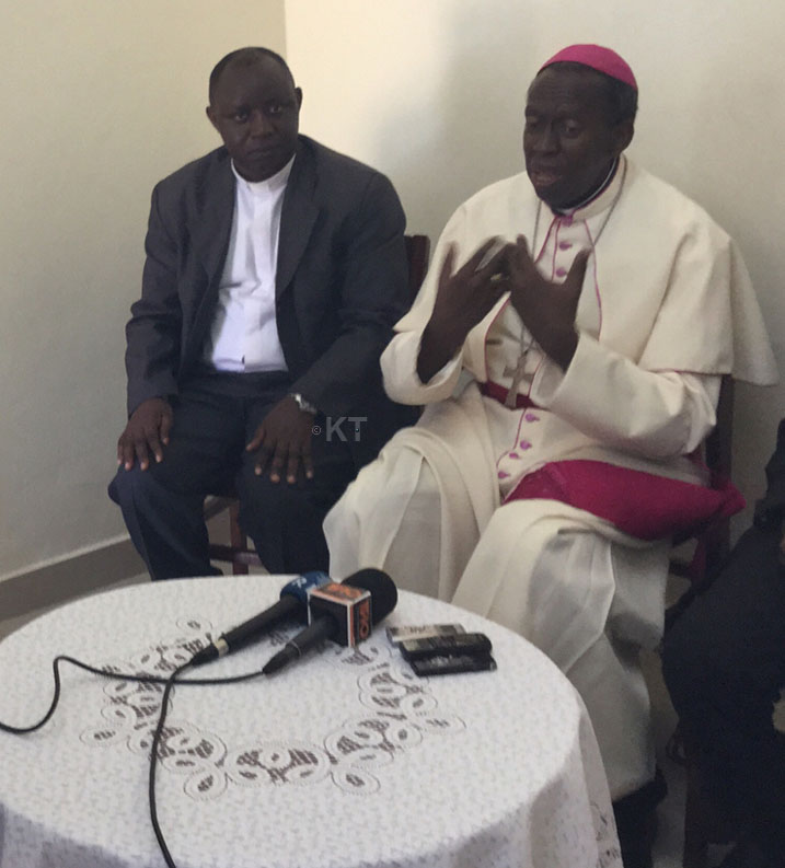 Kuvugurura Bibiliya ni igikorwa cyo kwitonderwa-Musenyeri Mbonyintege