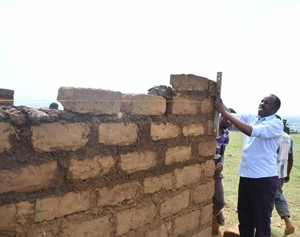 Mushabe David Claudian umuyobozi w'akarere ka Nyagatare avuga ko inzu 828 zizubakirwa abatishoboye zizaba yuzuye muri Werurwe 2020