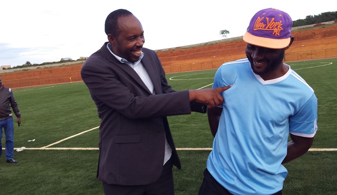 Umuyobozi w'Akarere ka Nyagatare aganira na Said Abed kuri uwo mukino
