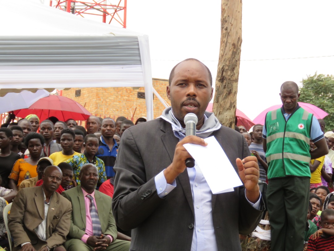 Mushabe David Claudian umuyobozi w'akarere ka Nyagatare uvuga ko kutigisha abaturage byatumye byoroha kubashuka.