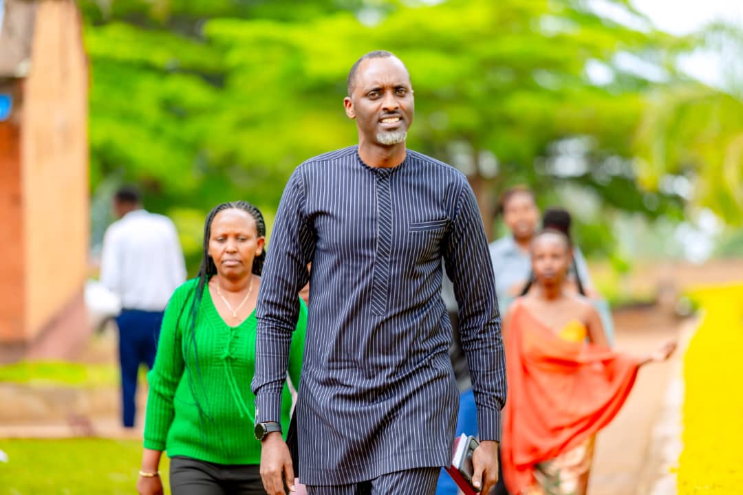 Mushi Ernest wabaye umuyobozi w'abanyeshuri (Doyen) mu 2003, akaba n'ushinzwe imyitwarire yabo, ubu akaba ari umuyobozi wungirije muri RwandAir, yabasangije inzira y'urugendo n'aho ageze ubu