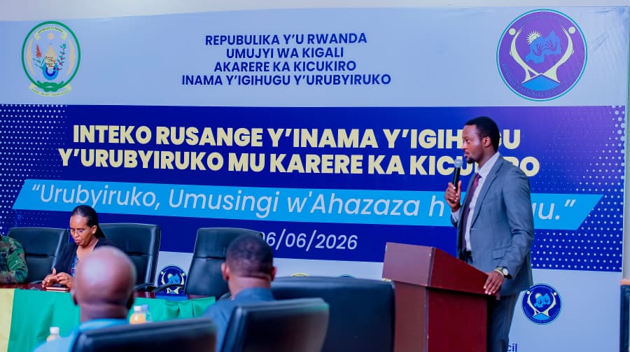Umuhuzabikorwa w'Inama y'Igihugu y'Urubyiruko mu Karere ka Kicukiro, Mutsinzi Mussa, ashima ubuyobozi bwaba ubw'Akarere n'izindi nzego zibakuriye zibaba hafi zikabafasha kwesa imihigo