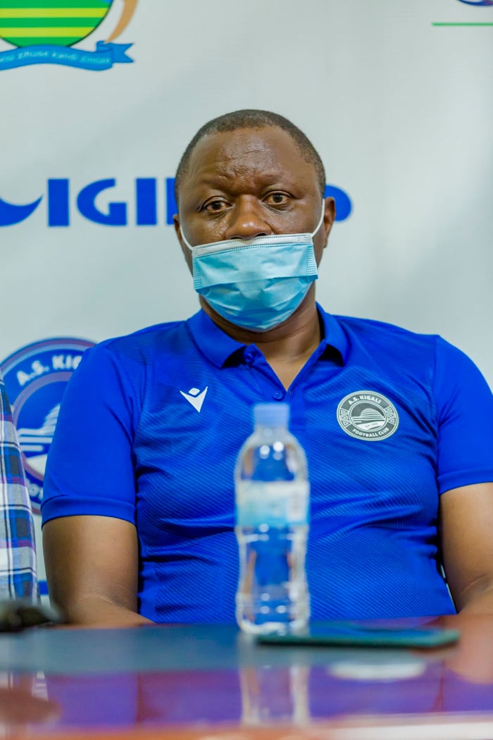 Mike Hillary Mutebi wari umutoza mukuru yasezerewe