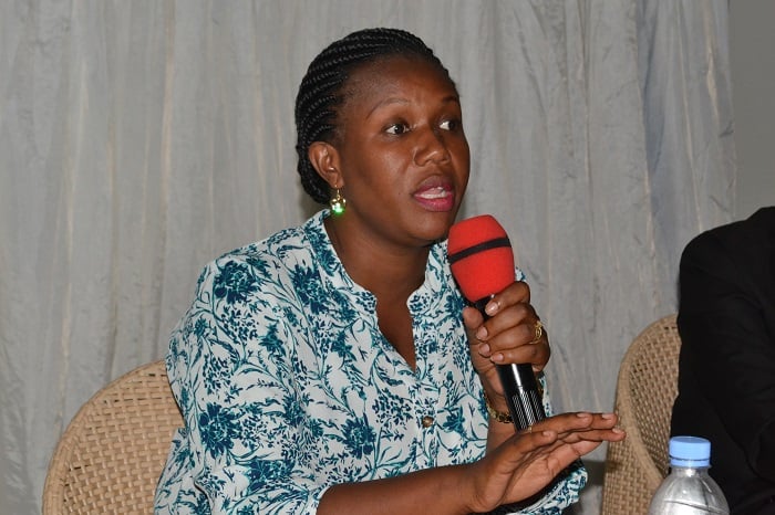 Mutoni Jane arasaba abasanzwe bafata imiti igabanya ubukana bwa Sida gukomeza kuyifatira aho bari basanzwe bayikura mugihe ikigo nderabuzima cyabo kitaremererwa gutanga iyo serivise.
