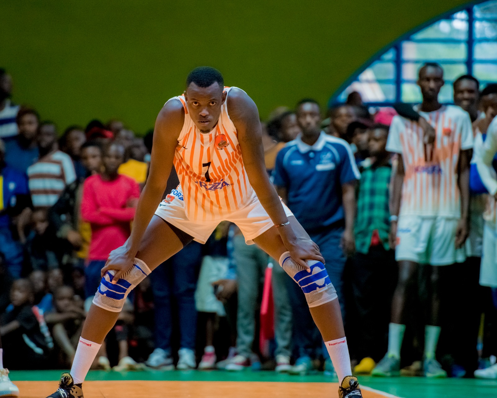 Muvara Ronald wa Gisagara yitegura gukina umupira
