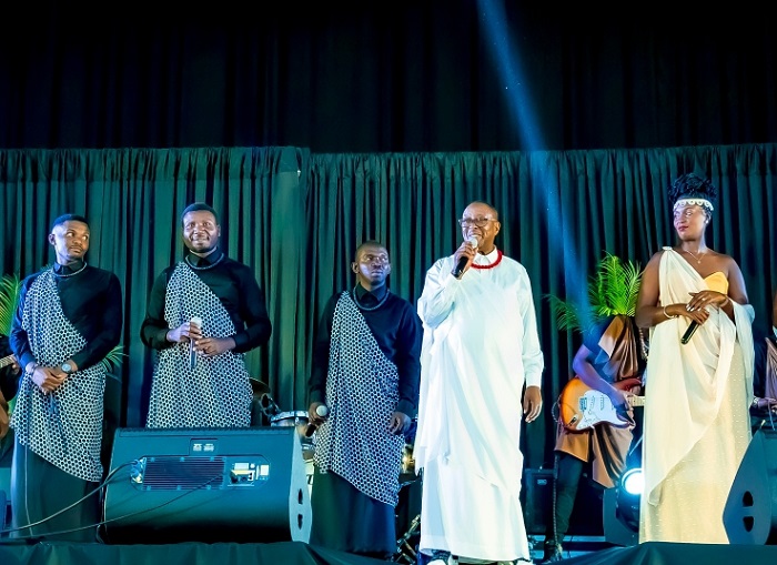Muyango yasubiranyemo n'itorero Imitari indirimbo baririmbanye zirimo Sabizeze