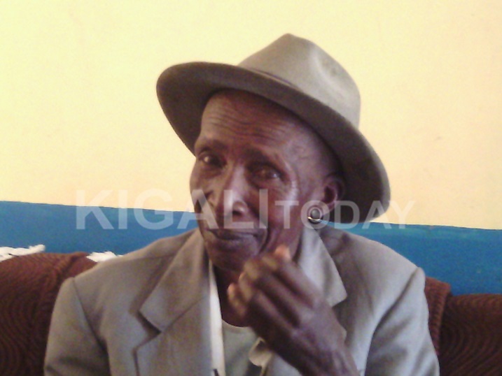 Muzehe Ayobahorana avuga ko bibohoye kwakwa ibyangombwa mu gihugu cyabo.