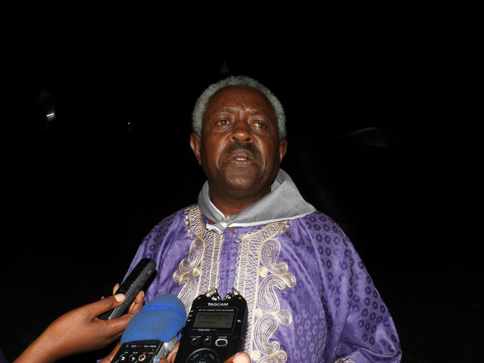 Muzehe Simugomwa Stanislas yigize umutwa bituma aca kuri bariyeri y'interahamwe anarokoka Jenoside